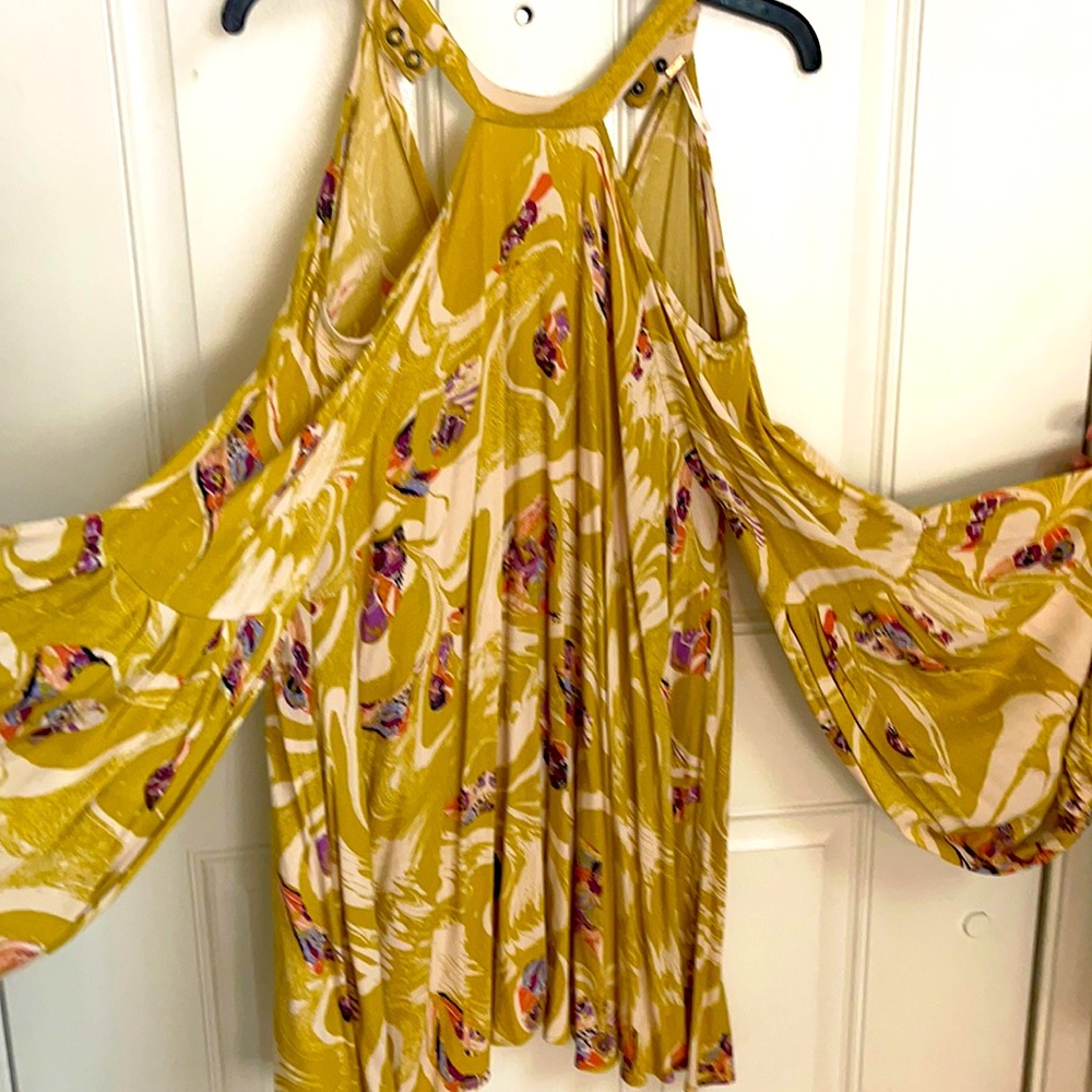 FREE PEOPLE long sleeve, shoulder cut out short dress!